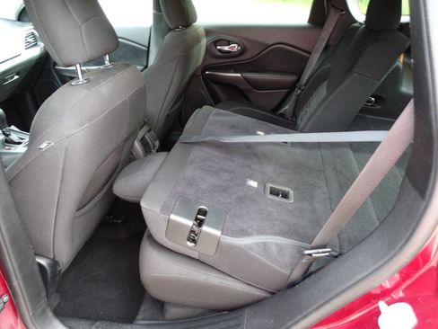 Used 2019 Jeep Cherokee 4WD Latitude image 28