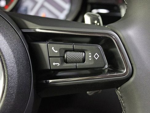 Certified 2025 Porsche Macan AWD/4WD image 23