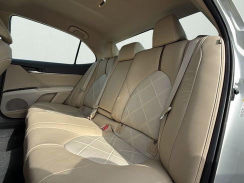 Used 2018 Toyota Camry XLE image 10