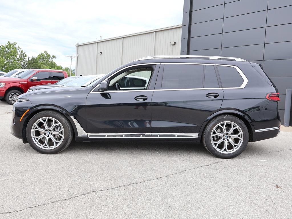 Used 2025 BMW X7 xDrive40i AWD/4WD image 2