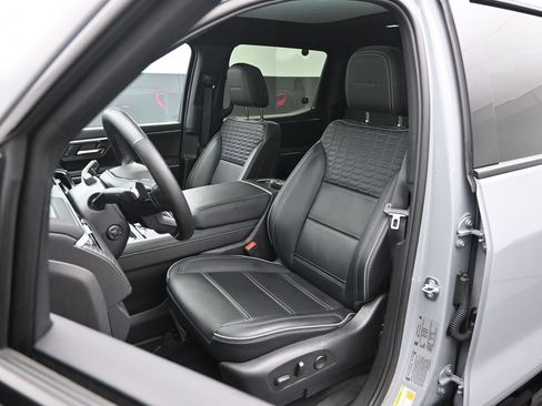 Used 2025 GMC Sierra EV Denali image 9