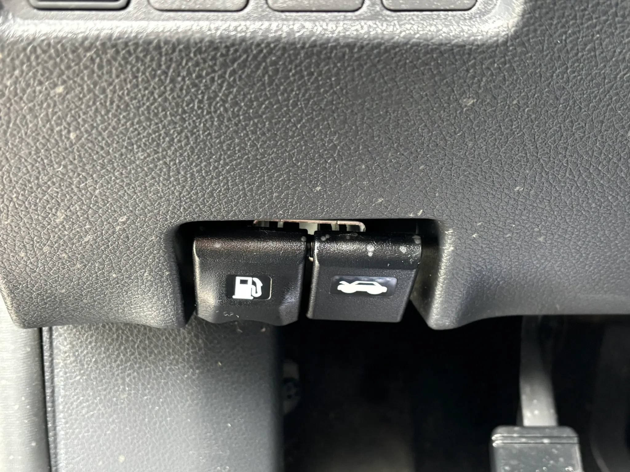 Used 2015 Nissan Rogue S FWD image 17