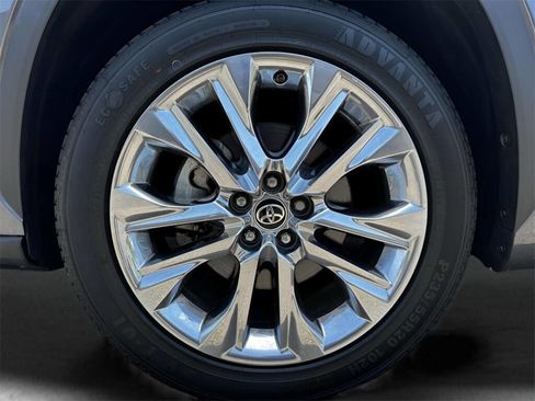 Used 2020 Toyota Highlander Limited image 34