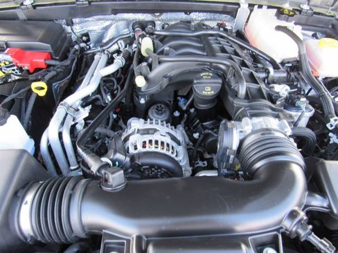 Used 2025 Jeep Wrangler Unlimited Sport AWD/4WD image 12