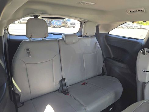 Used 2026 Toyota Sienna XLE FWD image 13