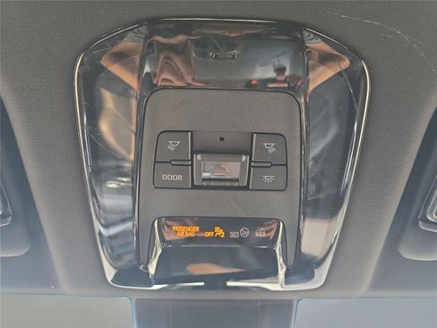 Used 2021 Toyota Venza Limited AWD/4WD image 18