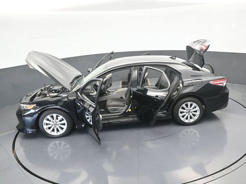 Used 2019 Toyota Camry LE image 64