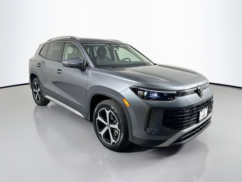 New 2026 Volkswagen Tiguan SE image 3