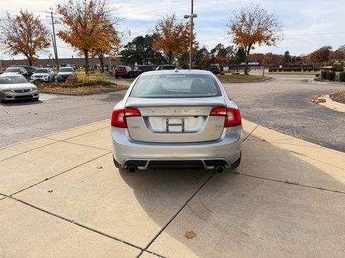 Used 2012 Volvo S60 T6 R-Design image 6