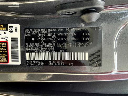 Used 2025 Toyota Sienna XLE FWD image 35