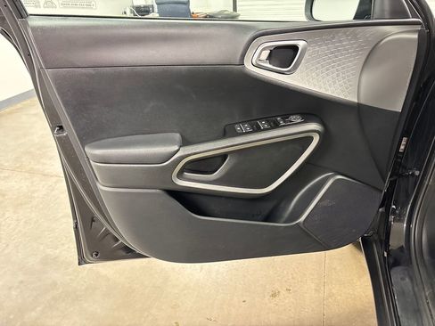 Used 2025 Kia Soul LX w/ LX Technology Package FWD image 20