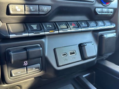 Used 2022 Chevrolet Silverado 2500 High Country image 40