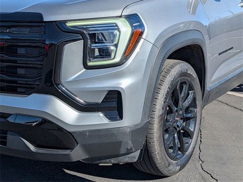 Used 2025 GMC Terrain Elevation w/ Elevation Premium Package image 2