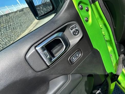 Used 2019 Jeep Wrangler Unlimited Sahara w/ Cold Weather Group image 11