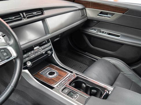 Used 2018 Jaguar XF S AWD/4WD image 15