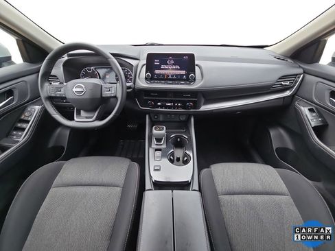 Used 2025 Nissan Rogue SV image 9