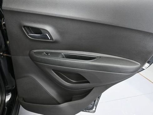 Used 2017 Chevrolet Trax LS FWD image 29