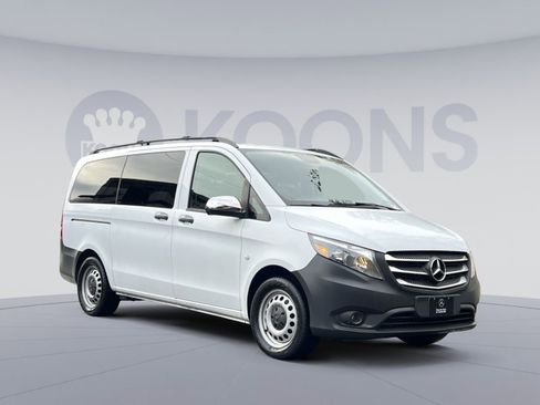Used 2016 Mercedes-Benz Metris Passenger image 8