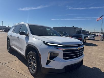 Used 2025 Chevrolet Traverse LT