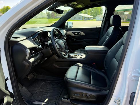 Used 2023 Chevrolet Traverse LT w/ LT Premium Package AWD/4WD image 13