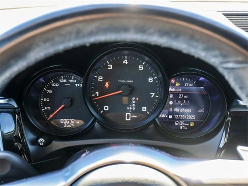 Used 2018 Porsche Macan image 33