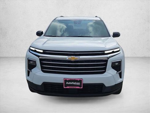 New 2026 Chevrolet Traverse LT w/ Sun and Wheel Package FWD image 6