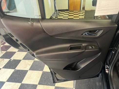 Used 2019 Chevrolet Equinox LT w/ Sun & Navigation Package AWD/4WD image 39
