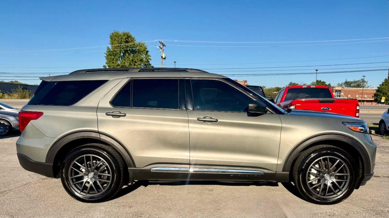 Used 2020 Ford Explorer XLT w/ Equipment Group 202A AWD/4WD image 8