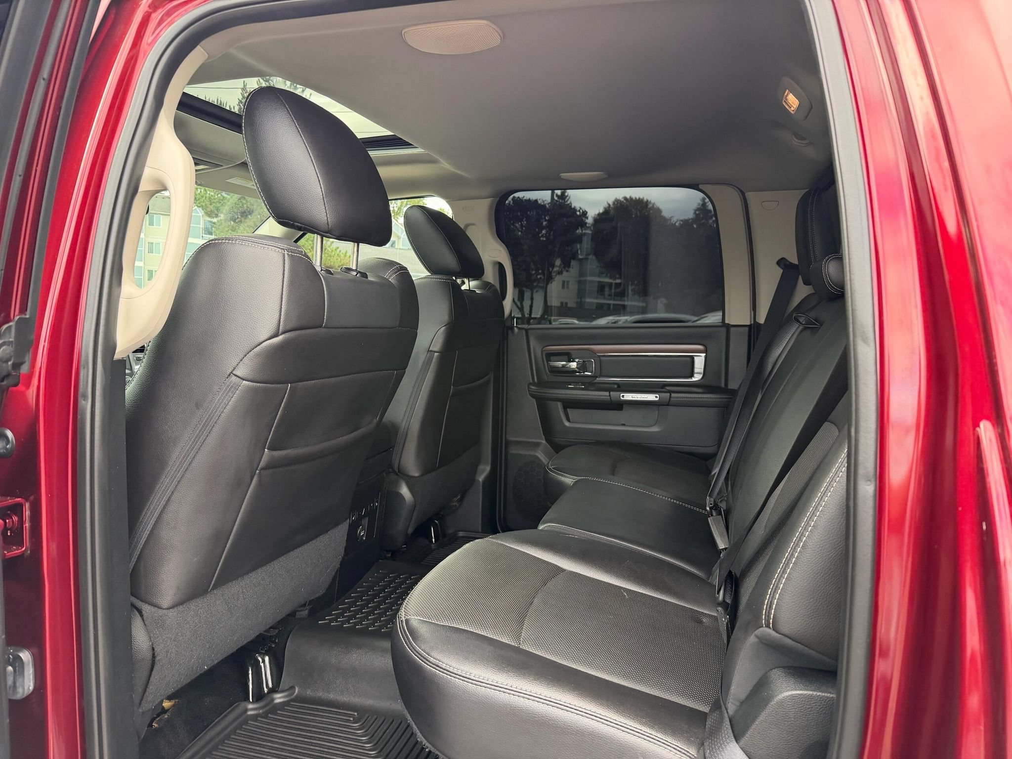 Used 2016 RAM 1500 Laramie w/ Convenience Group AWD/4WD image 8