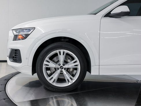 Used 2022 Audi Q8 Premium image 11