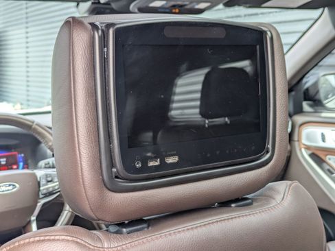 Used 2022 Ford Explorer King Ranch w/ Premium Technology Package image 29