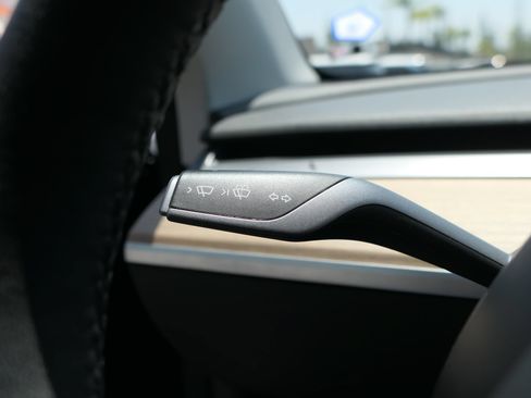 Used 2021 Tesla Model Y Performance AWD/4WD image 18
