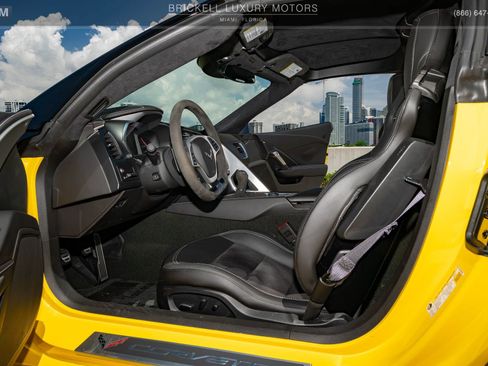 Used 2015 Chevrolet Corvette Z06 w/ 3LZ Preferred Equipment Group RWD image 8