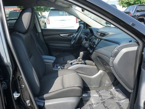 Used 2019 Nissan Rogue SV image 31