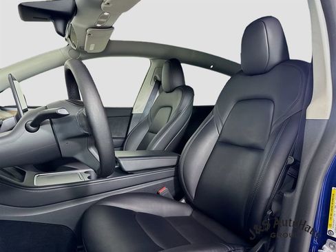 Used 2022 Tesla Model Y Long Range image 11