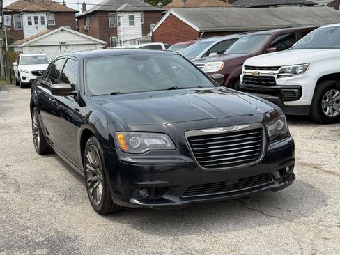 Used 2014 Chrysler 300 C RWD image 3