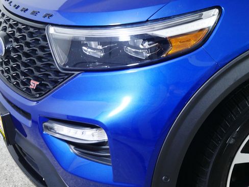 Used 2020 Ford Explorer ST w/ Premium Technology Package image 16