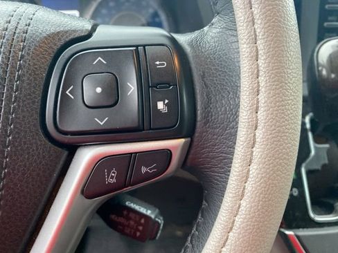 Used 2018 Toyota Sienna XLE Premium image 16