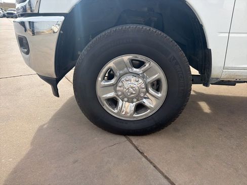 Used 2022 RAM 2500 Big Horn w/ Cold Weather Group image 9