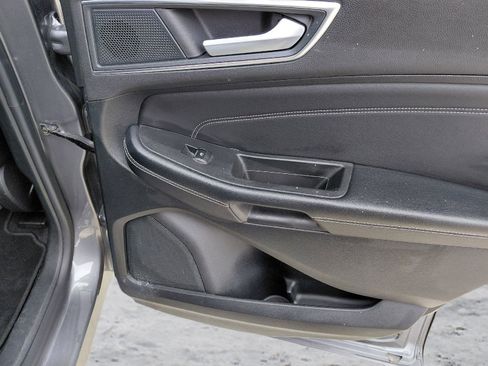 Used 2024 Ford Edge Titanium image 17