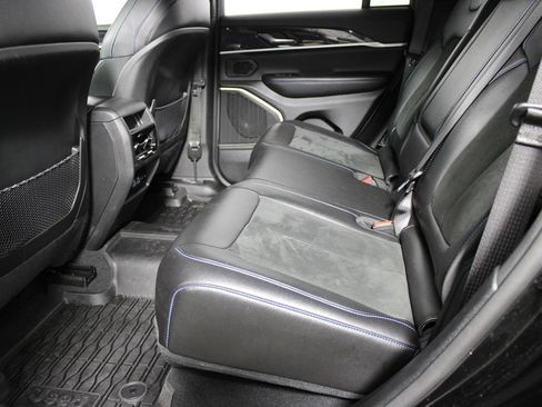 Used 2022 Jeep Grand Cherokee Trailhawk AWD/4WD image 29
