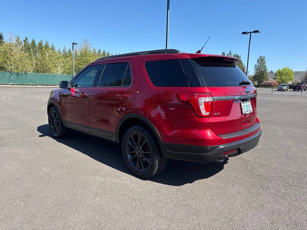 Used 2019 Ford Explorer XLT w/ Equipment Group 202A AWD/4WD image 5
