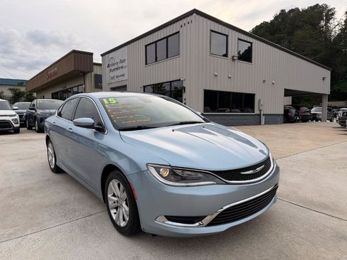 Used 2015 Chrysler 200 Limited w/ Convenience Group FWD image 1