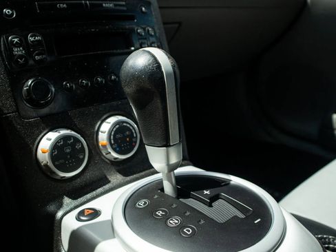 Used 2006 Nissan 350Z Touring RWD image 23
