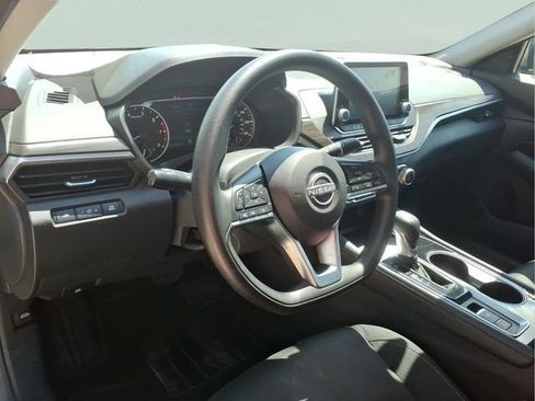 Used 2023 Nissan Altima 2.5 SV AWD/4WD image 13
