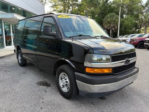 Used 2019 Chevrolet Express 2500 w/ Driver Convenience Package RWD image 7