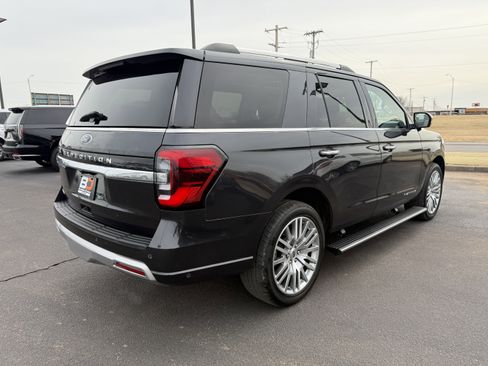 Used 2024 Ford Expedition Platinum image 3