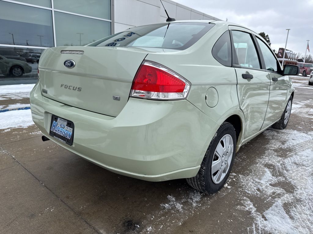 Used 2010 Ford Focus SE FWD image 5