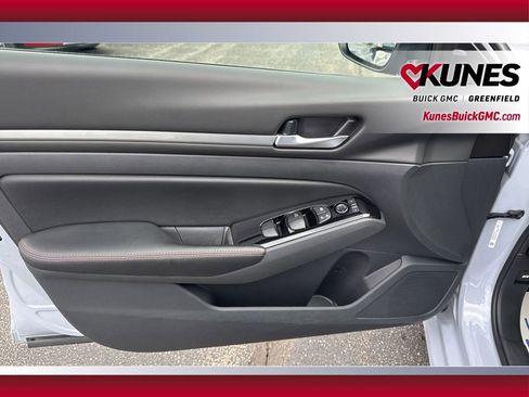 Used 2025 Nissan Altima 2.5 SR image 18