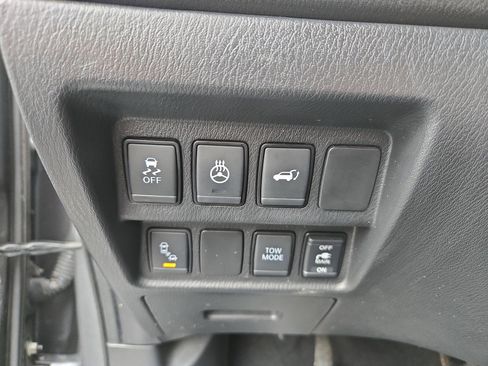 Used 2020 Nissan Pathfinder Platinum image 16